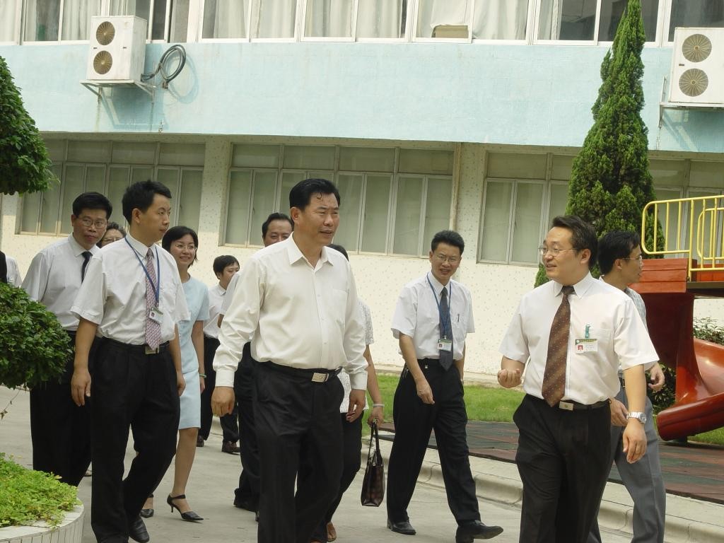 原全国人大常会会委员李连宁视察我校