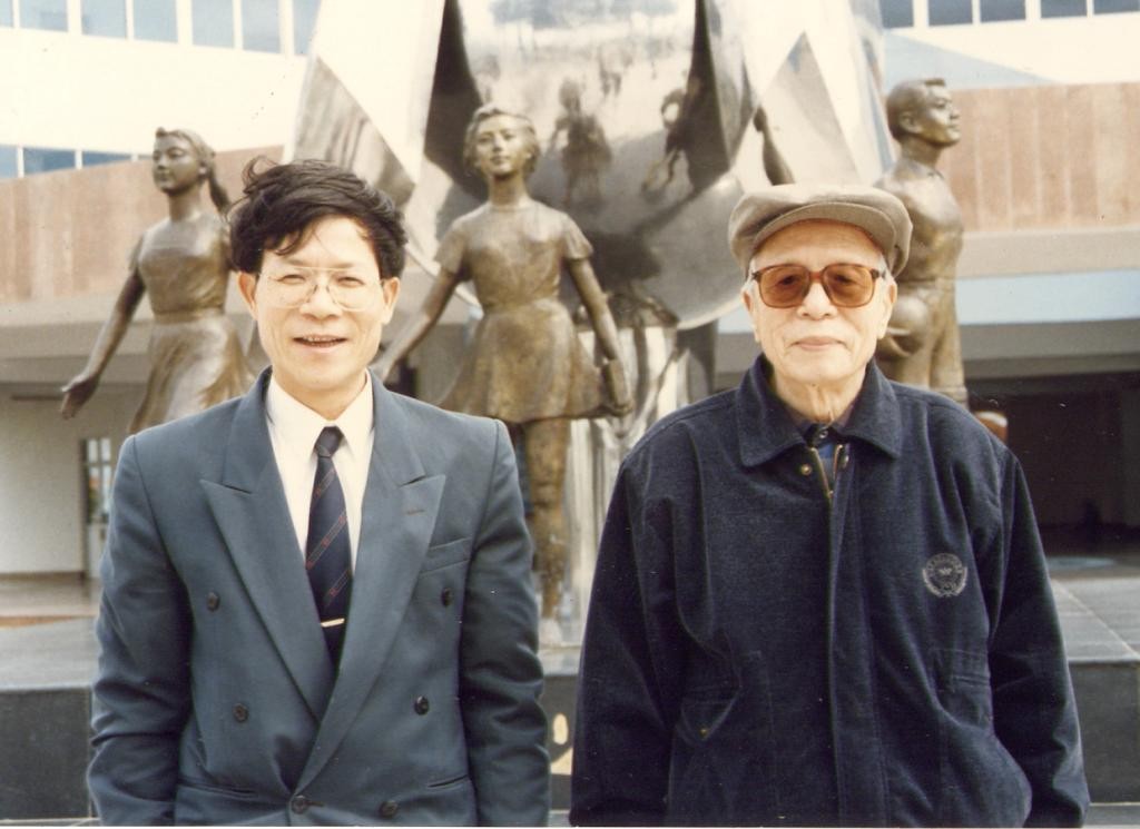 任仲夷视察广东碧桂园学校