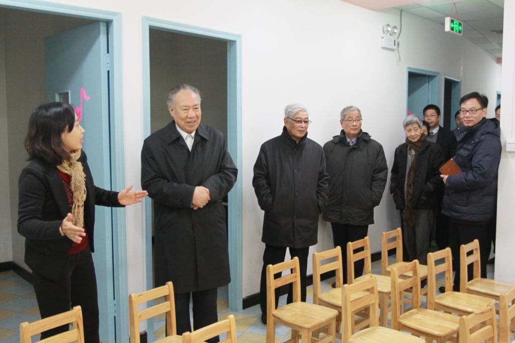 原国家教育部副部长、国家教育部原总督学柳斌与顾明远、郭永福等专家考察我校